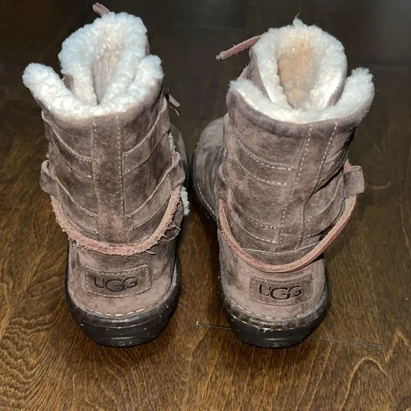 UGG Caspia Boot - Picture 4 of 10